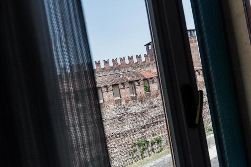 استودیوی لوکس, Verona House Apart