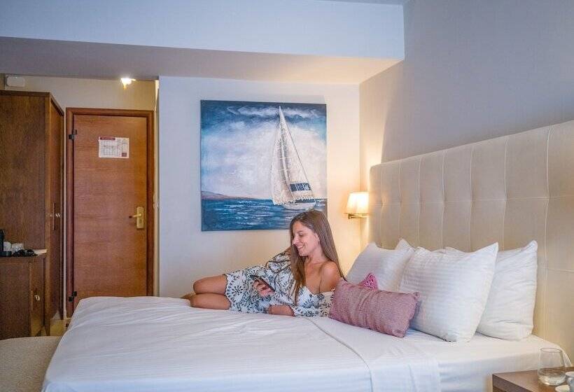 חדר סטנדרט לשלושה, Secret Paradise Hotel & Spa