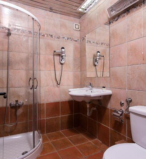 이코노미 룸, Aigli