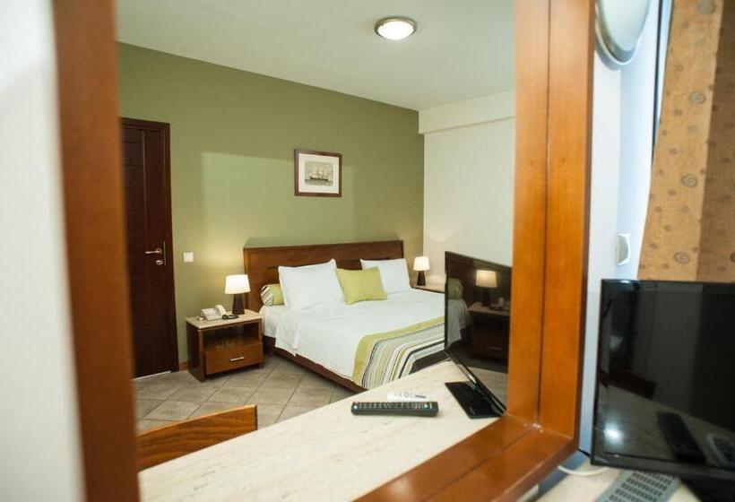 이코노미 룸, Aigli