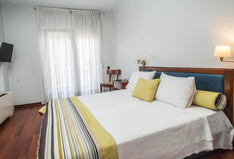 이코노미 룸, Aigli