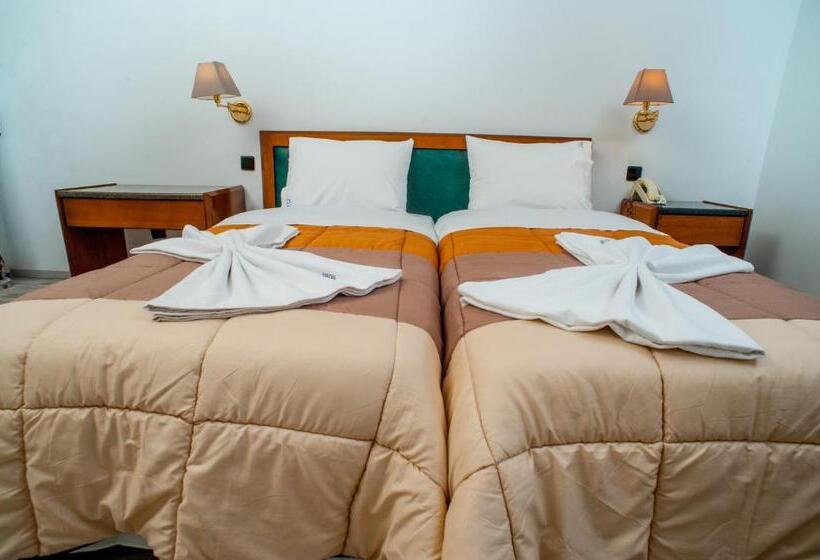 이코노미 룸, Aigli