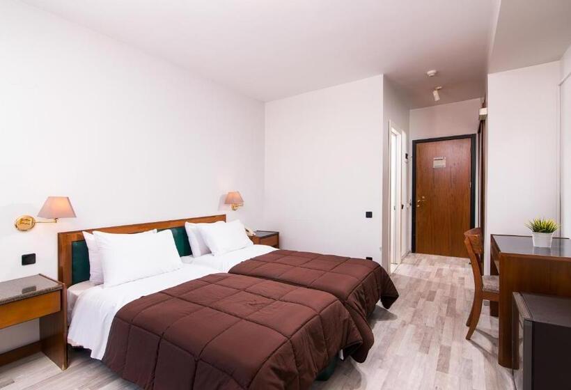 이코노미 룸, Aigli