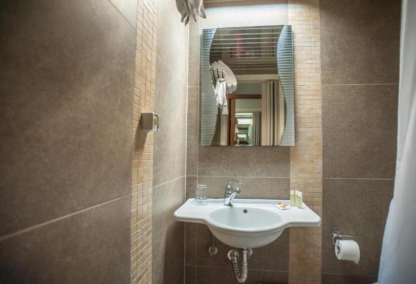 스탠다드 트리플 룸, Aigli