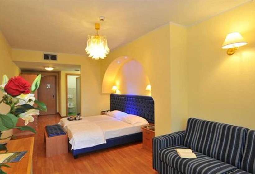 标准间, Alexander