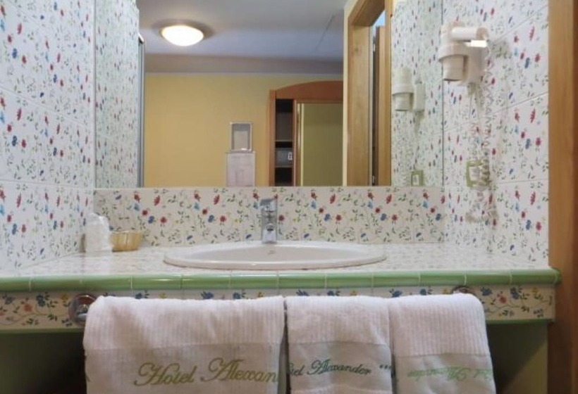 高级三人间, Alexander