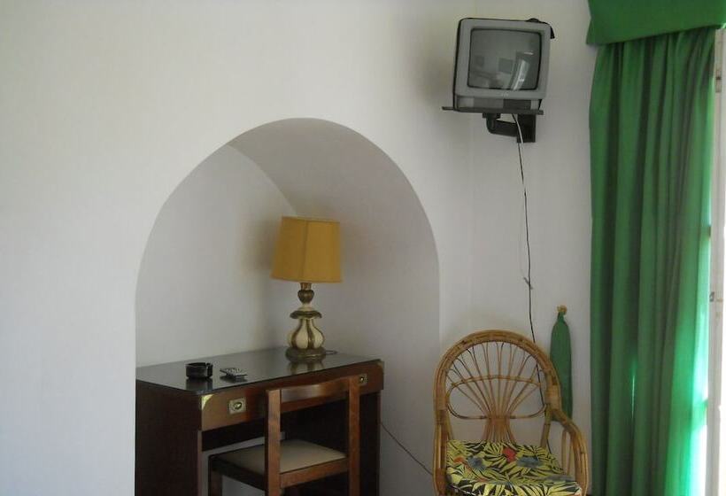 غرفة قياسية مطلّة علي البحر, Arathena Rocks