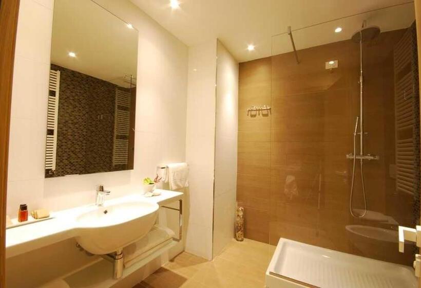 غرفة سوبيريور مطلّة علي البحر, Bracciotti