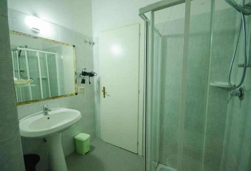 غرفة كومفورت ثلاثية, Duca Della Corgna