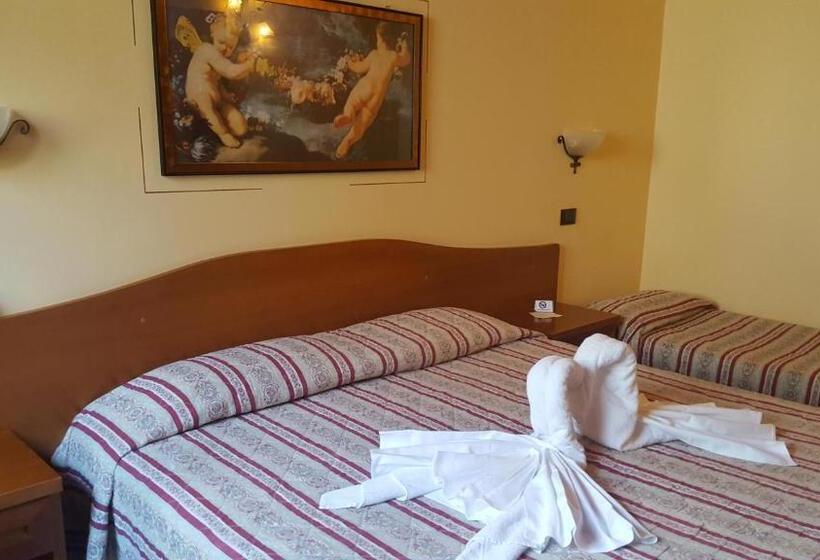 غرفة كومفورت ثلاثية, Duca Della Corgna