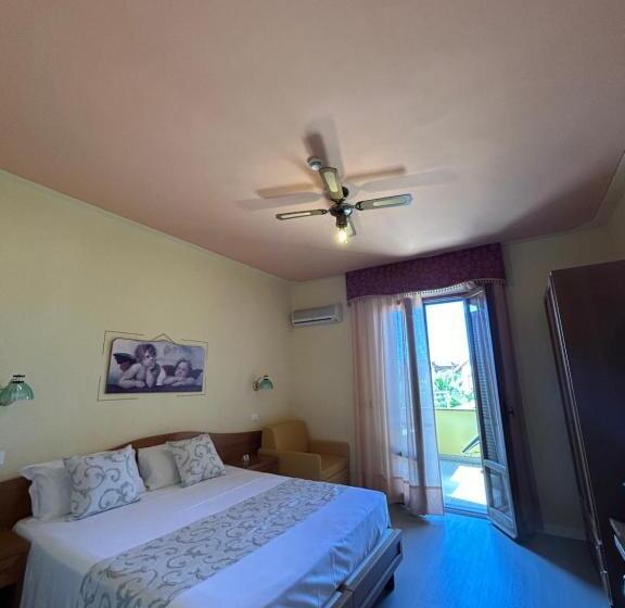 غرفة ديلوكس, Duca Della Corgna