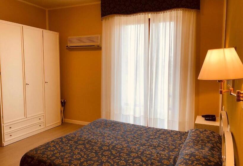 غرفة ديلوكس, Duca Della Corgna