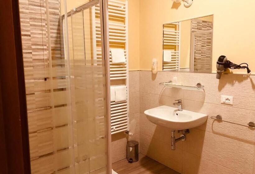 Quarto Triplo Deluxe, Duca Della Corgna