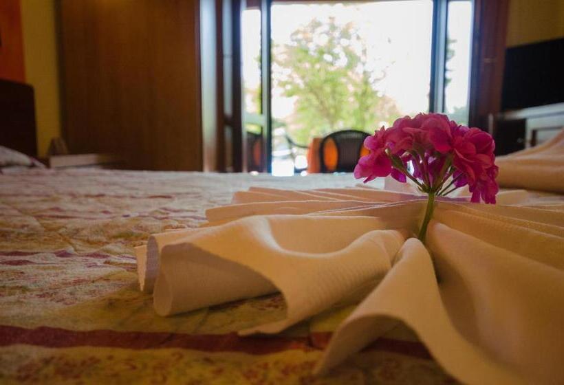 غرفة سوبيريور مطلة على حمام السباحة, Duca Della Corgna