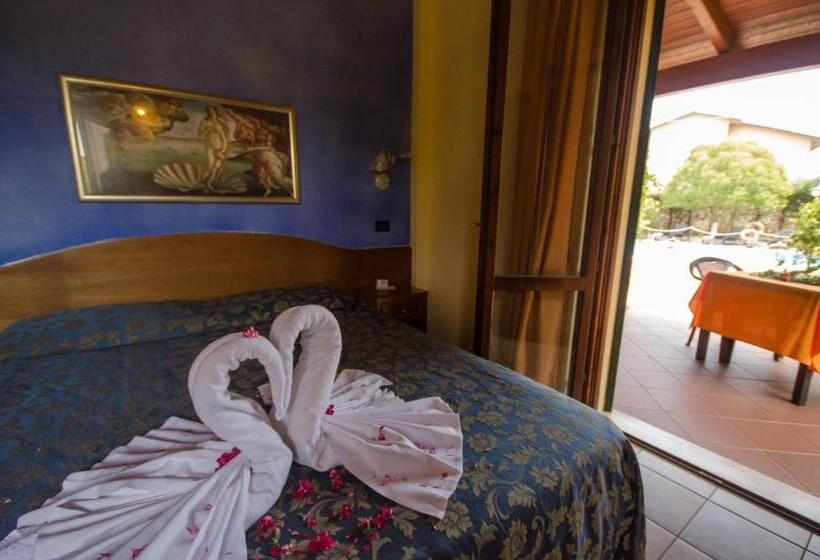 غرفة سوبيريور مطلة على حمام السباحة, Duca Della Corgna