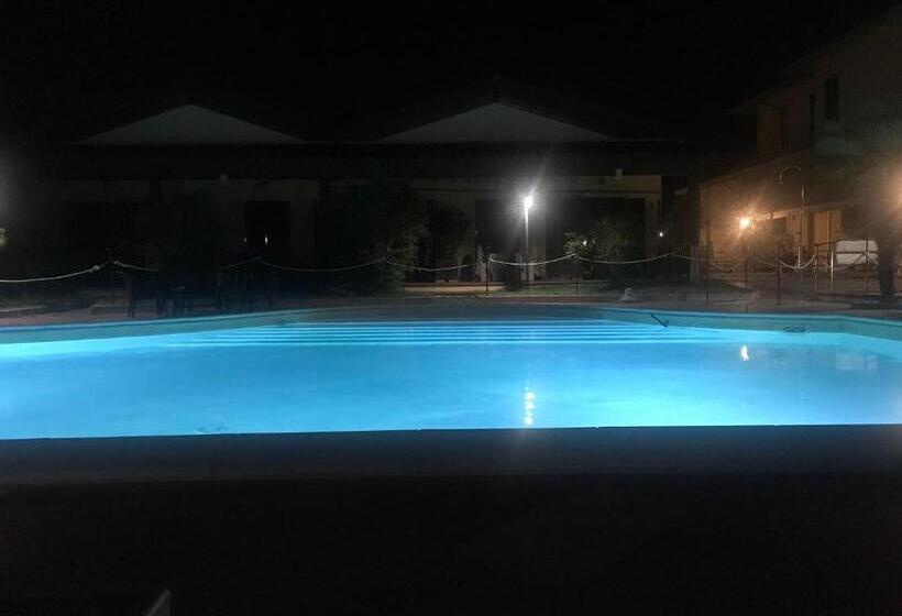 غرفة سوبيريور مطلة على حمام السباحة, Duca Della Corgna