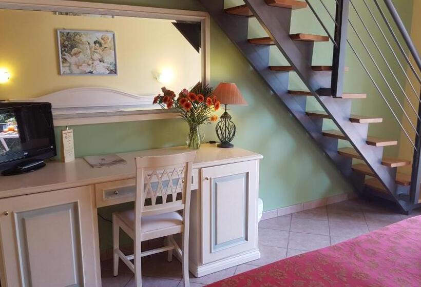 غرفة سوبيريور مطلة على حمام السباحة, Duca Della Corgna