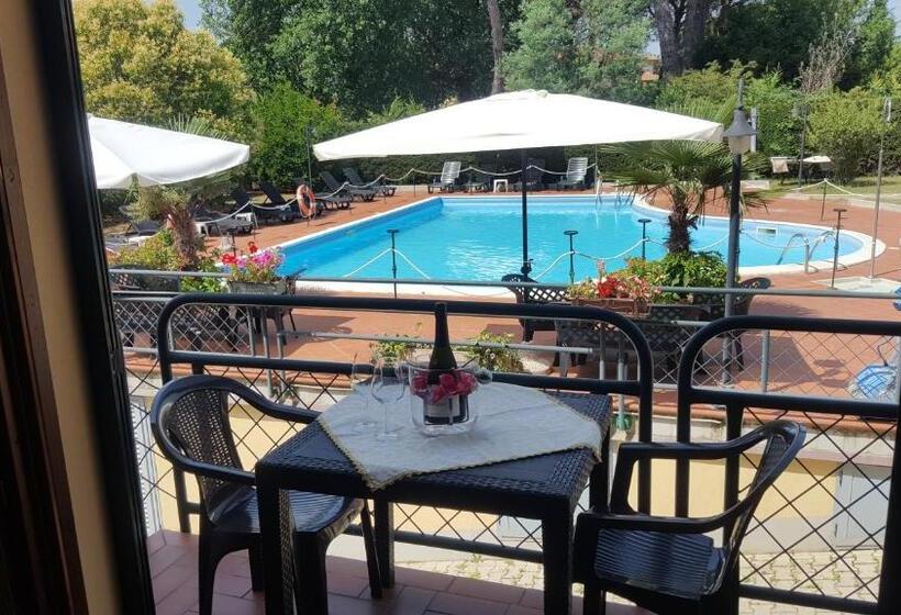 Quarto Triplo Estandar Vista Piscina, Duca Della Corgna
