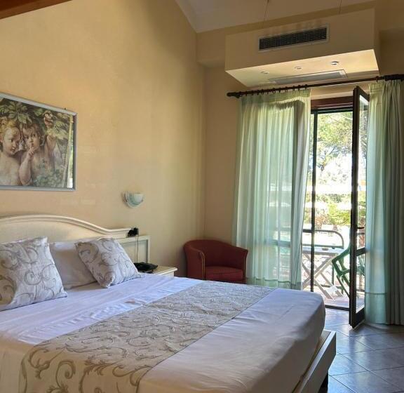 غرفة سوبيريور رباعية, Duca Della Corgna