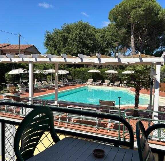 غرفة سوبيريور رباعية, Duca Della Corgna