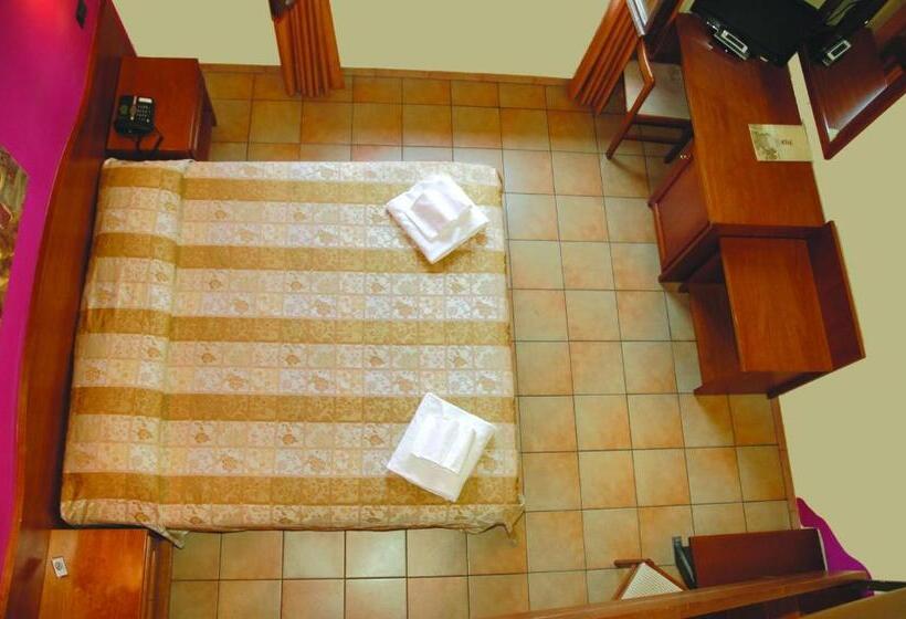 Quarto Familiar, Duca Della Corgna