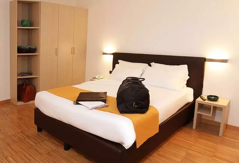 トリプルクラシックルーム, Euro Hotel Residence