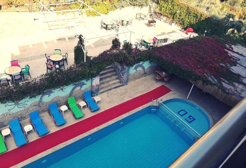 חדר סטנדרט לשלושה עם נוף לבריכה, Grand Didyma