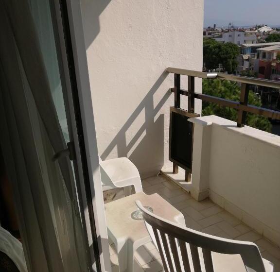 חדר סטנדרט לשלושה, Grand Didyma