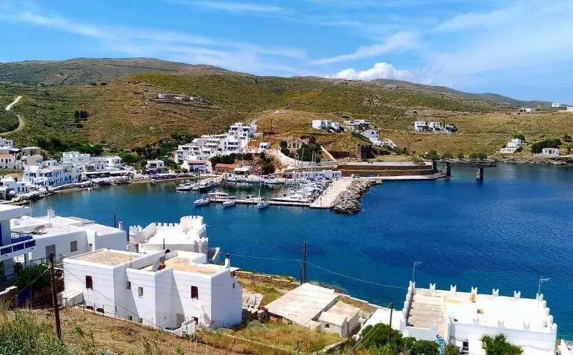 デラックススタジオ, Kythnos Bay