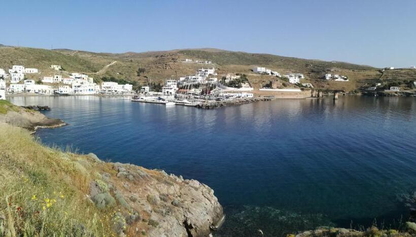 דירת חדר סופריור, Kythnos Bay