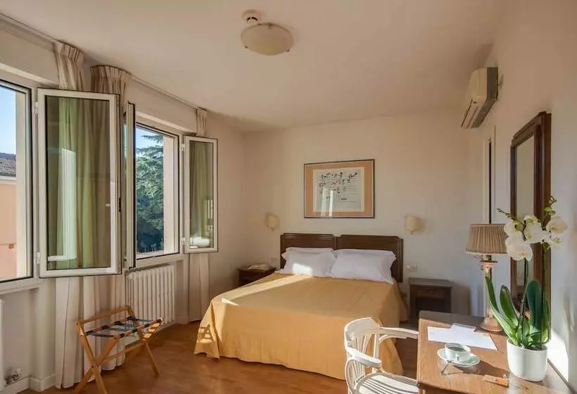 Habitació Estàndard, La Pace