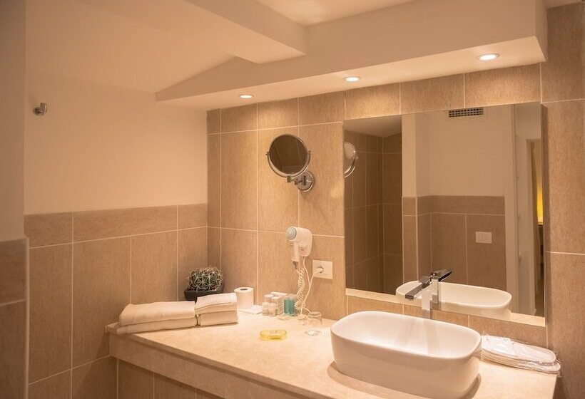 غرفة عائلية, Ollastu