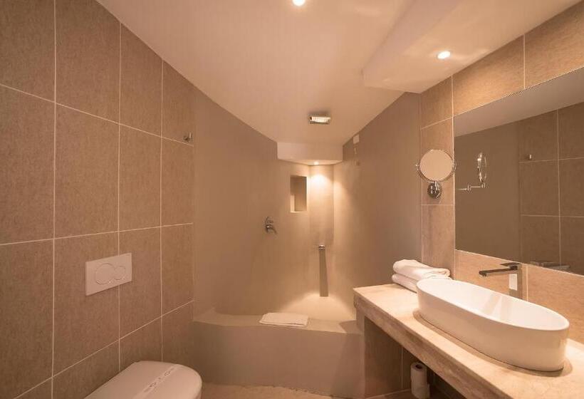 جناح جونيور, Ollastu