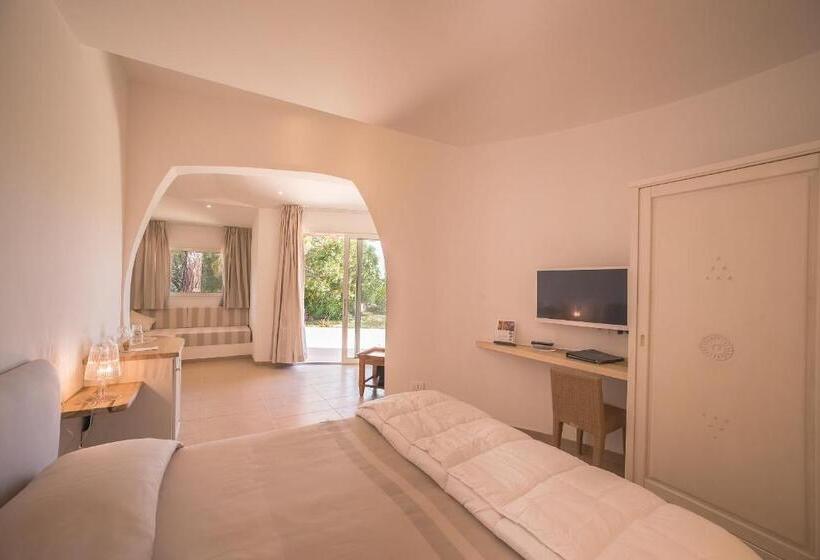 جناح جونيور عائلى, Ollastu