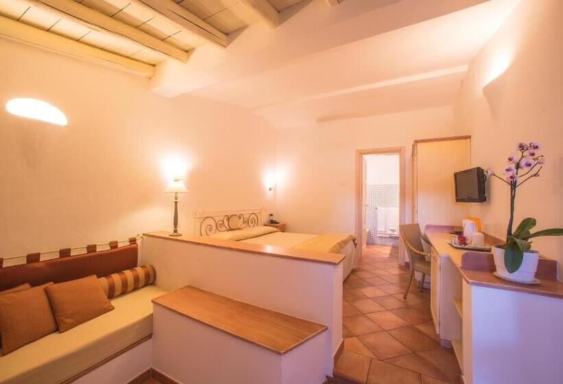 غرفة كلاسيكية مع بلكونة, Ollastu