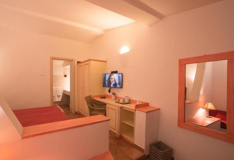 غرفة كلاسيكية مع بلكونة, Ollastu