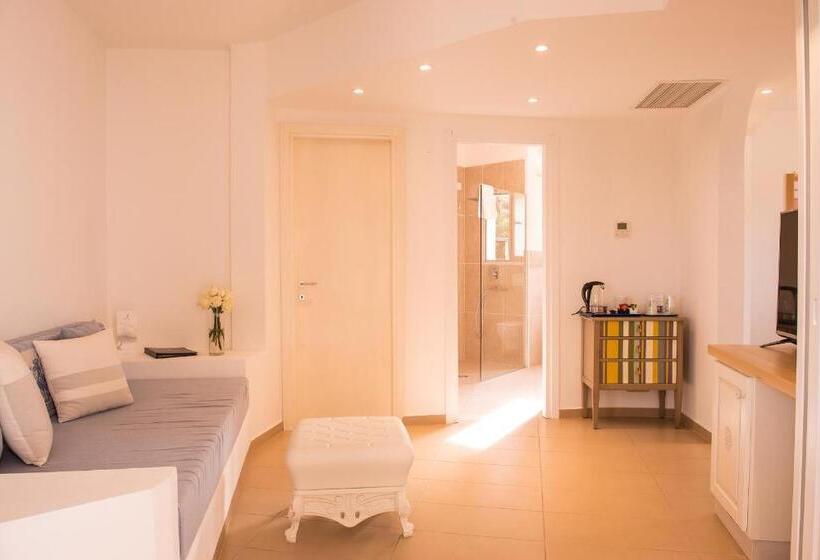 جناح ديلوكس, Ollastu