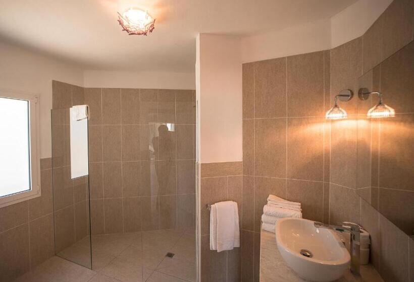 جناح مزود بجاكوزى, Ollastu