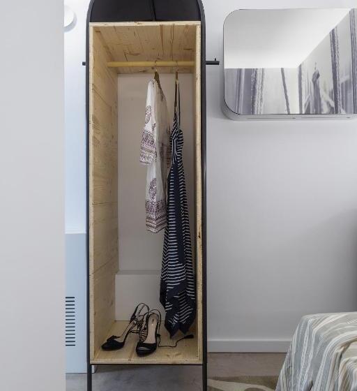 标准单人间, Xil