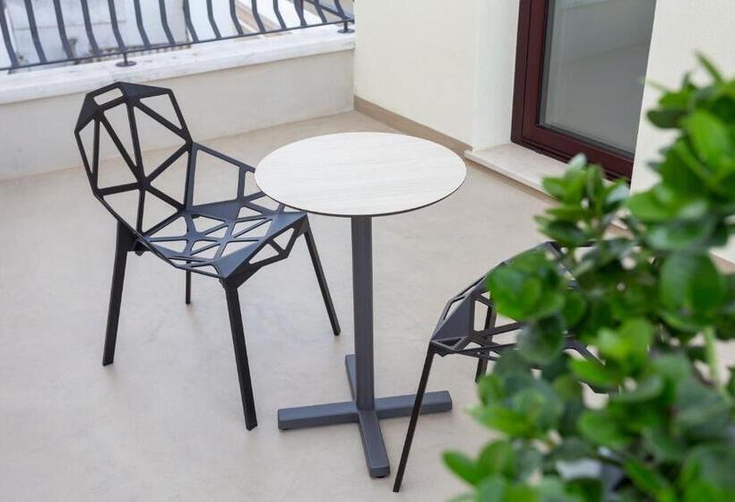 标准单人间, Xil