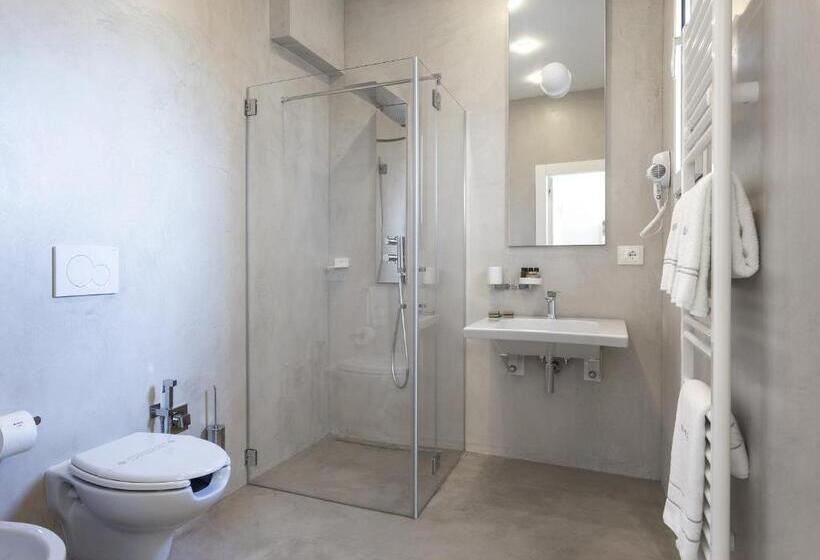 带海景的标准房, Xil