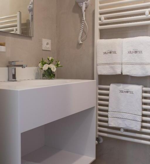 带海景的标准房, Xil