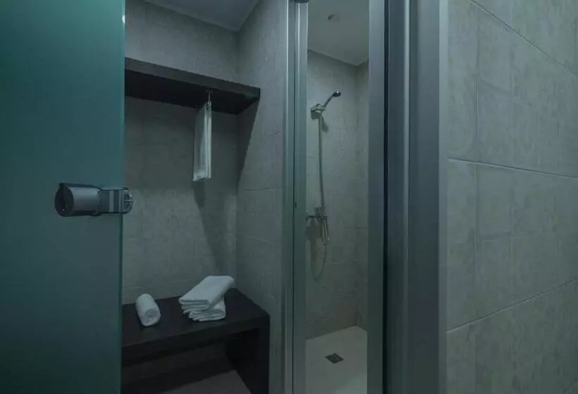 استودیوی سوپریور, Ourania Apartments