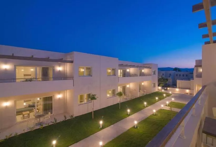 استودیوی سوپریور, Ourania Apartments
