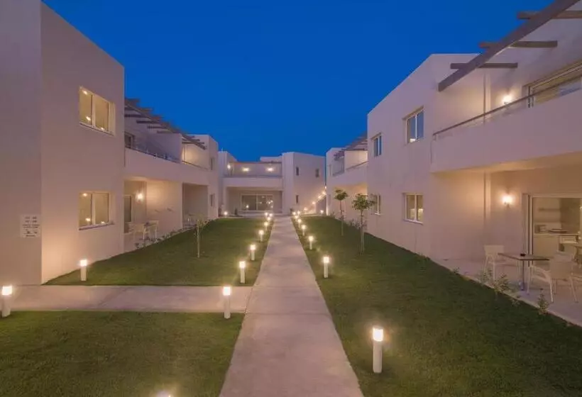 استودیوی سوپریور, Ourania Apartments