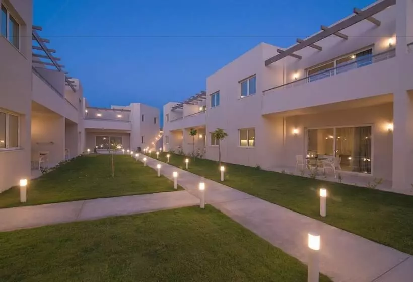 استودیوی سوپریور, Ourania Apartments