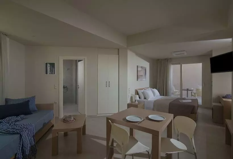 استودیوی سوپریور, Ourania Apartments