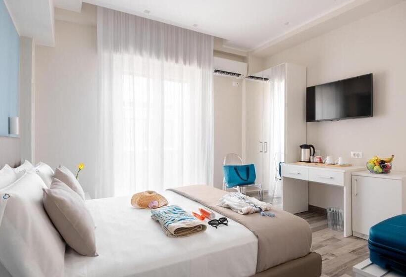 اتاق لوکس با بالکن, B&blue