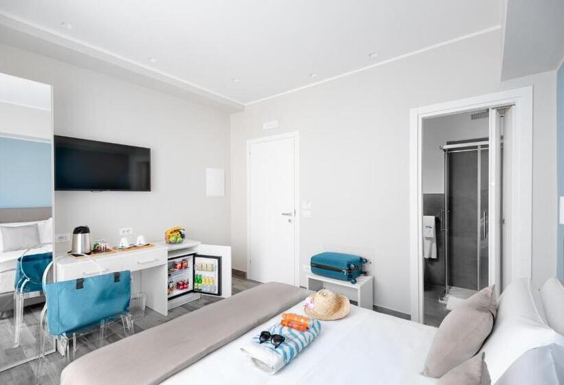 اتاق لوکس با بالکن, B&blue