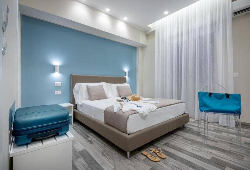 اتاق لوکس با بالکن, B&blue